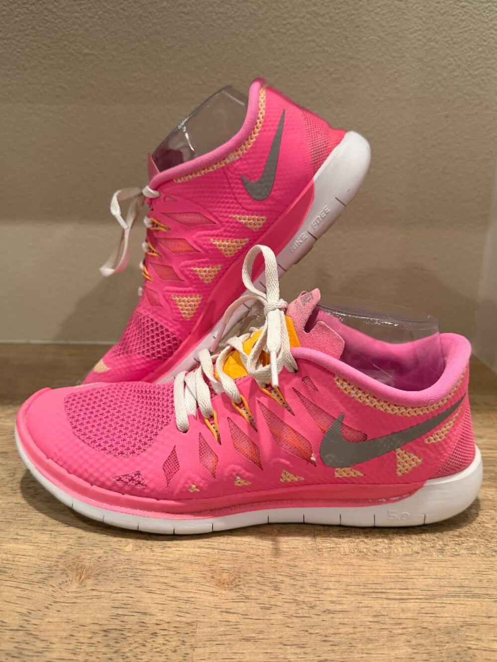 Nike Free 5.0 GS Hyper Pink Running Shoes Size 7Y